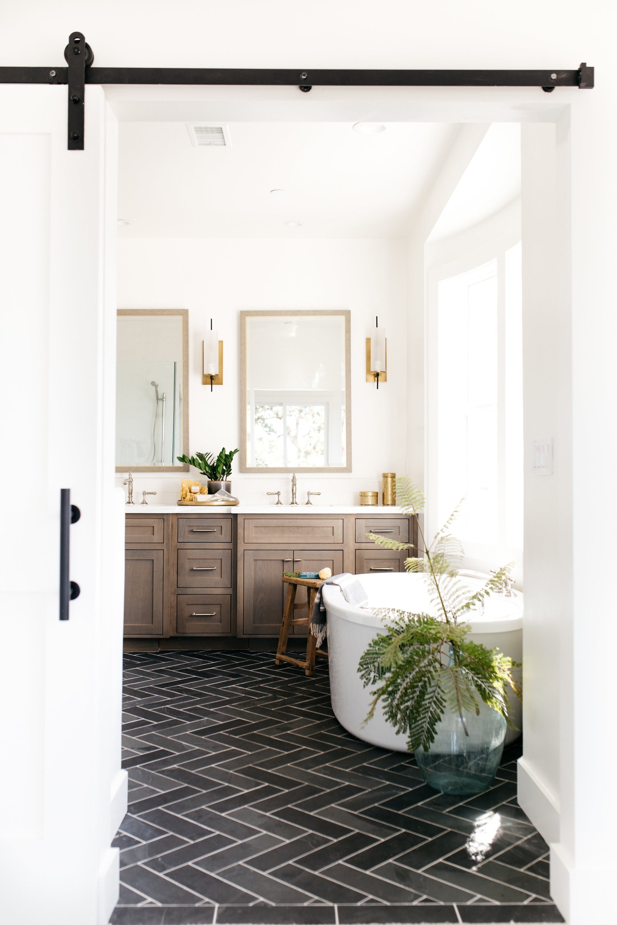Sourcing: Devonshire Primary Bathroom