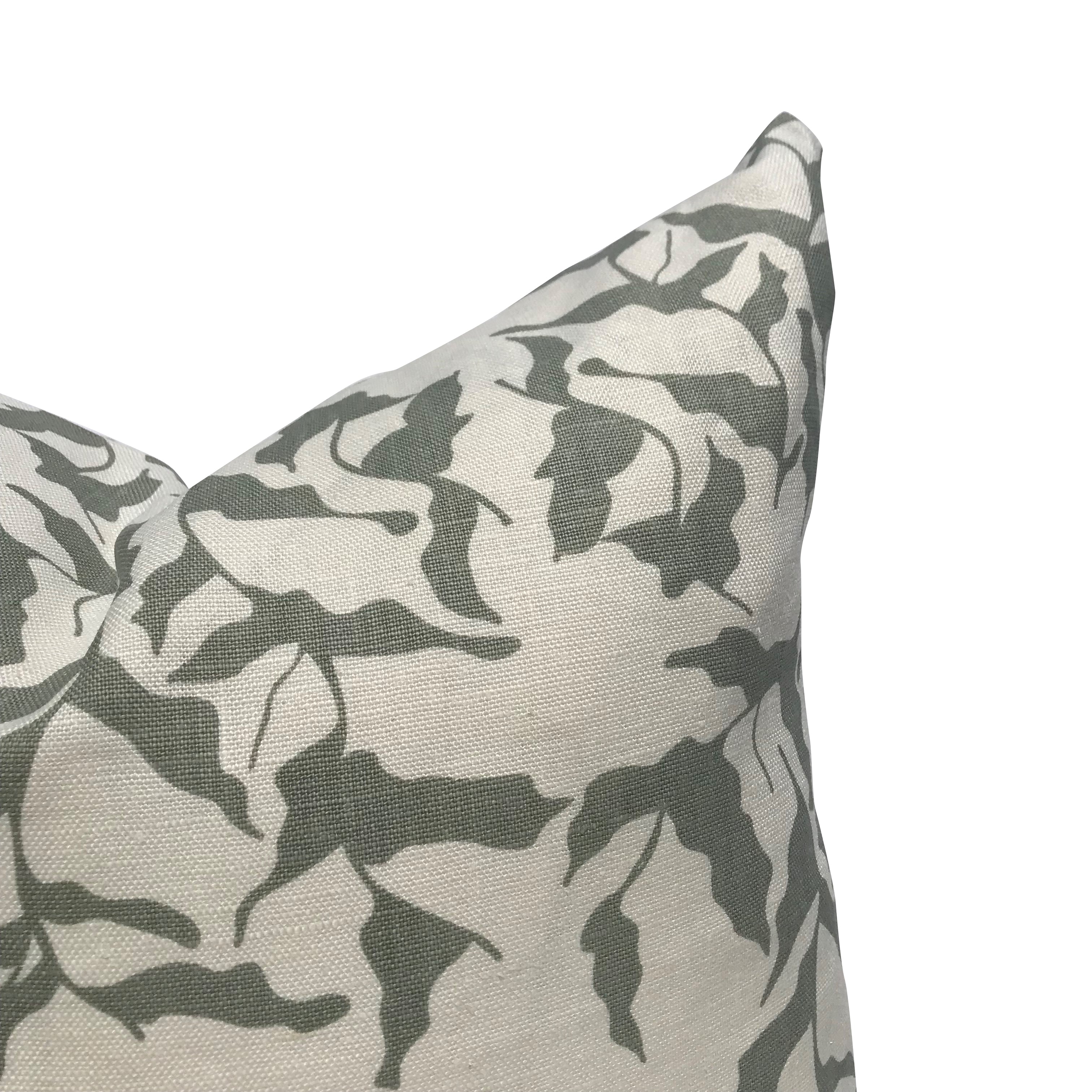 Mer pillow Moss on Oyster - greige design
